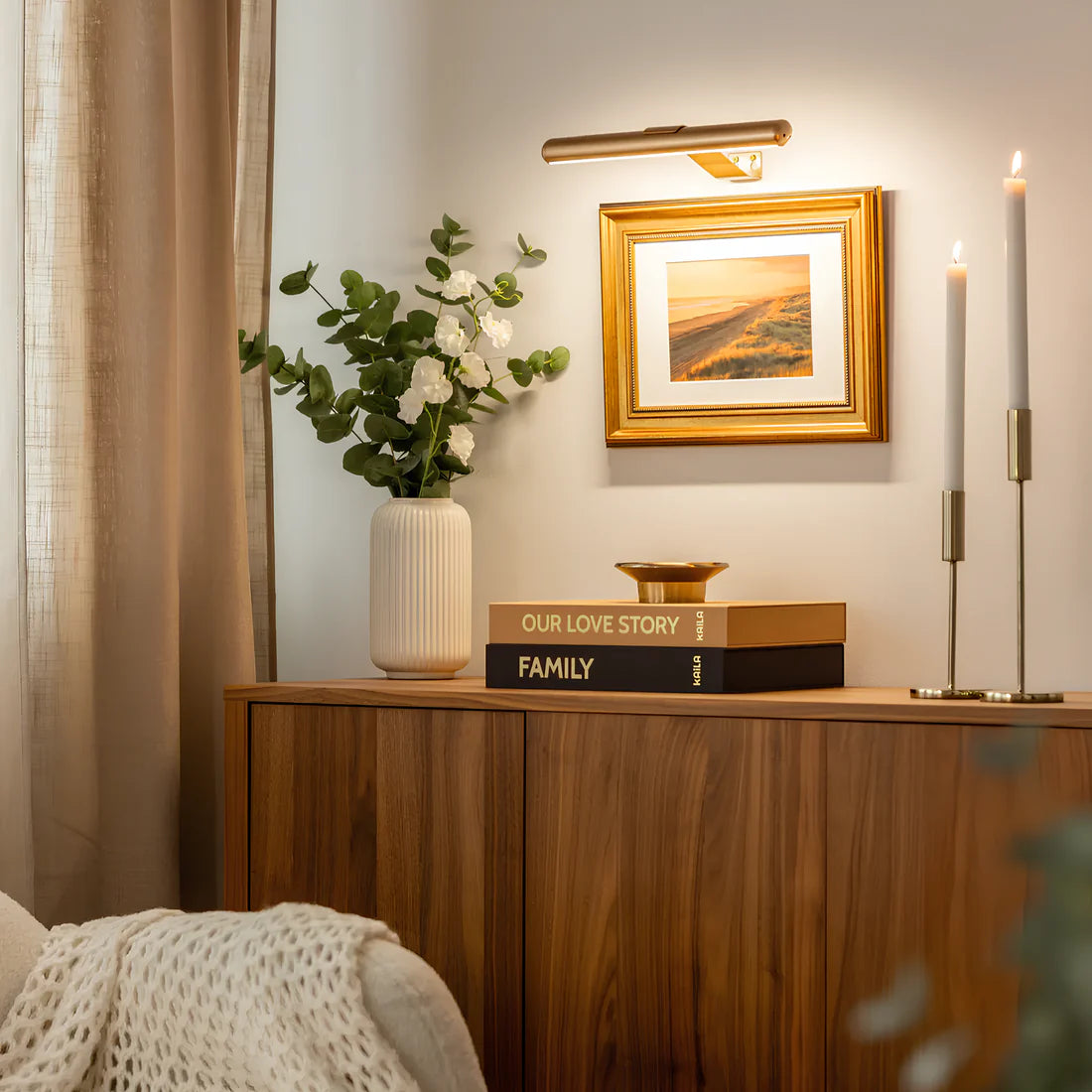 Cordless Wall Art Light – Rechargeable LED Picture Lamp